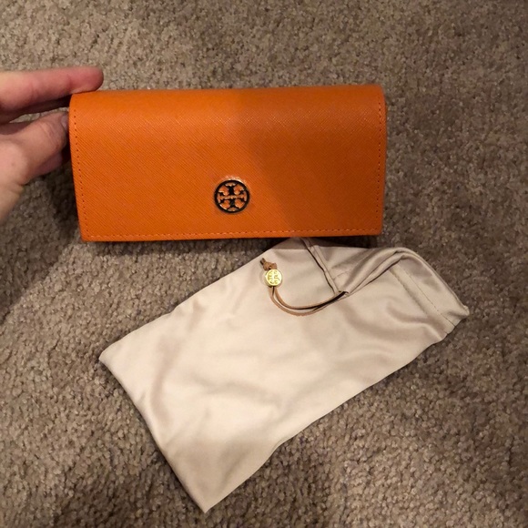 Brand new Tory Burch sunglass case - Picture 3 of 3